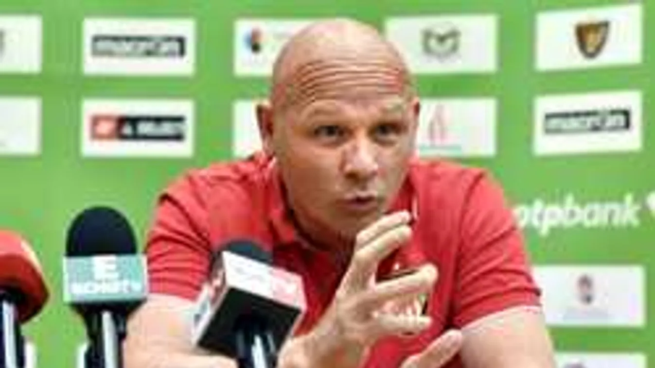 Óriásplakáton üzentek a szurkolók: mennie kell az NB I-es edzőnek