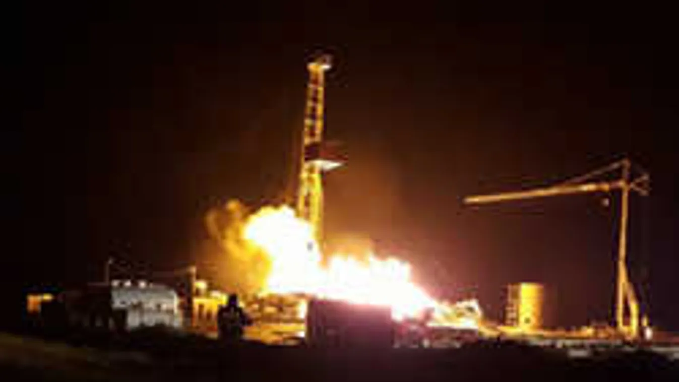 Hatalmas lángokkal ég a földgázkút a határnál