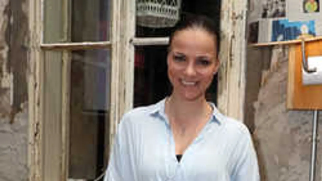 Tündéri fotóval lepte meg rajongóit a gyönyörű magyar énekesnő