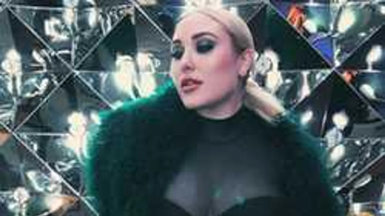 Falatnyi fehérneműre vetkőzött Hasselhoff duci lánya