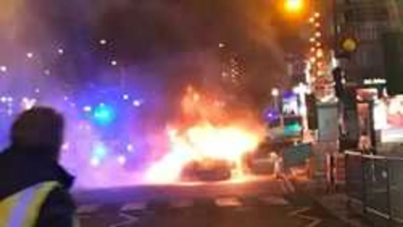 Robbanás és pánik a karácsonyi vásáron, menekültek az emberek