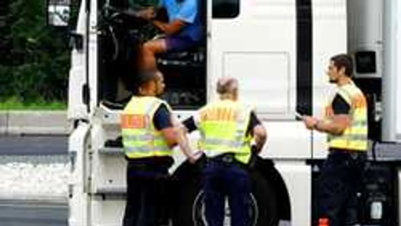 Utolsó erejével dörömbölt a kamion falán a migránscsalád, ez lett a sorsuk