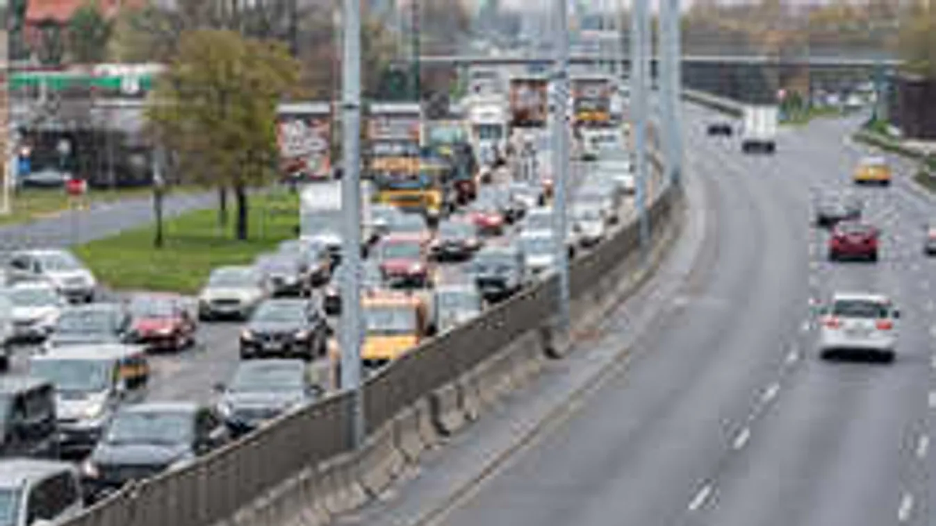 Brutális, autók közé szorult a gyáli sofőr