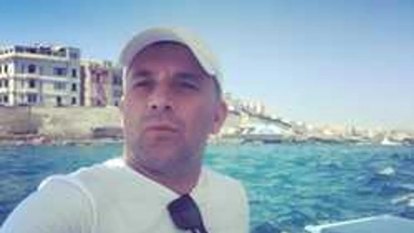 Nagy a baj, a jéghideg Dunában kötött ki a magyar sztár - Fotó