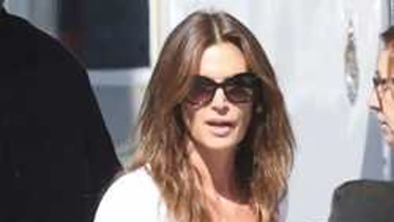 Elképesztő fotók kerültek elő az 51 éves Cindy Crawfordról