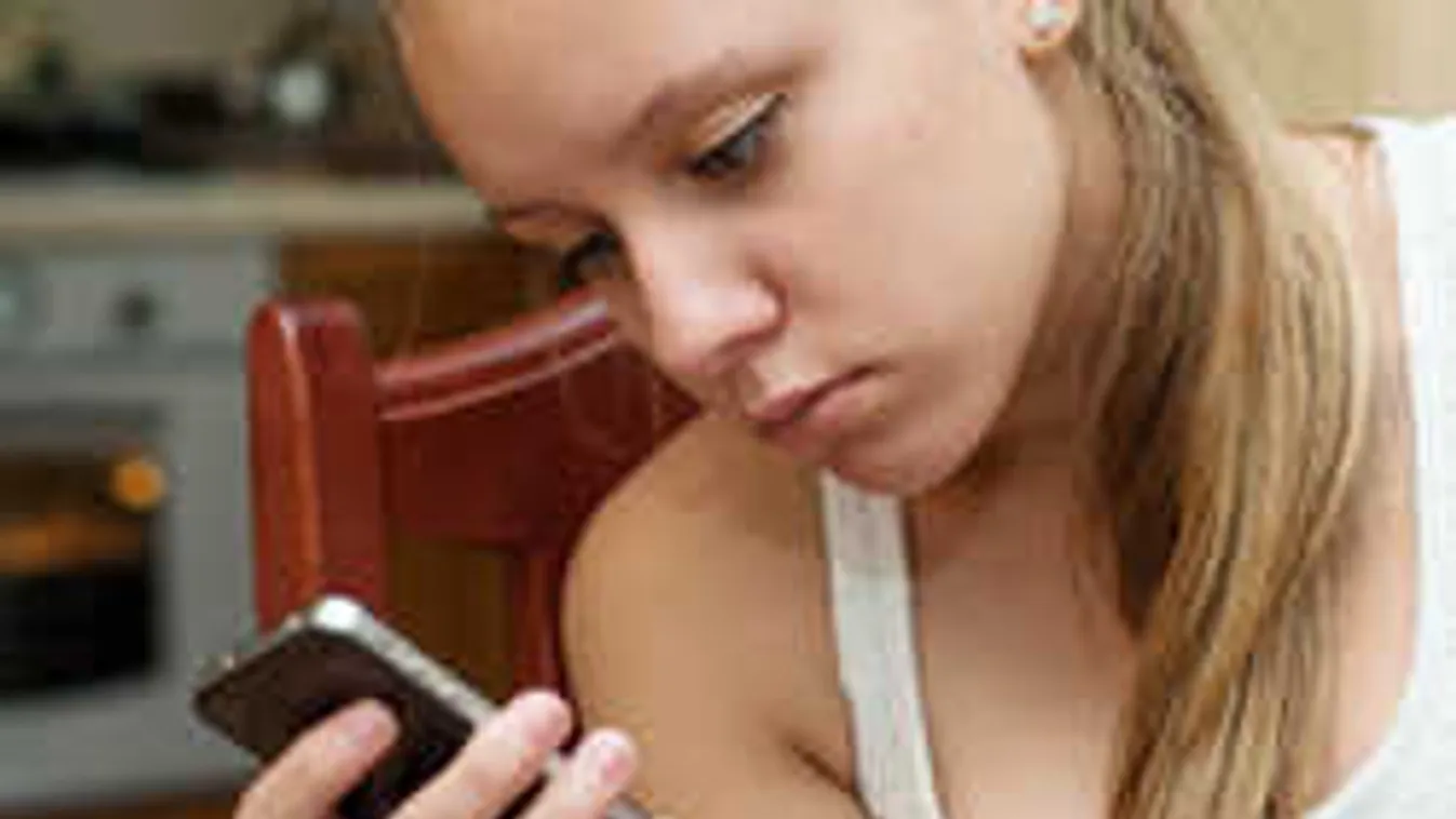 Átvertek mindenkit a tiniket vetkőztető oldallal