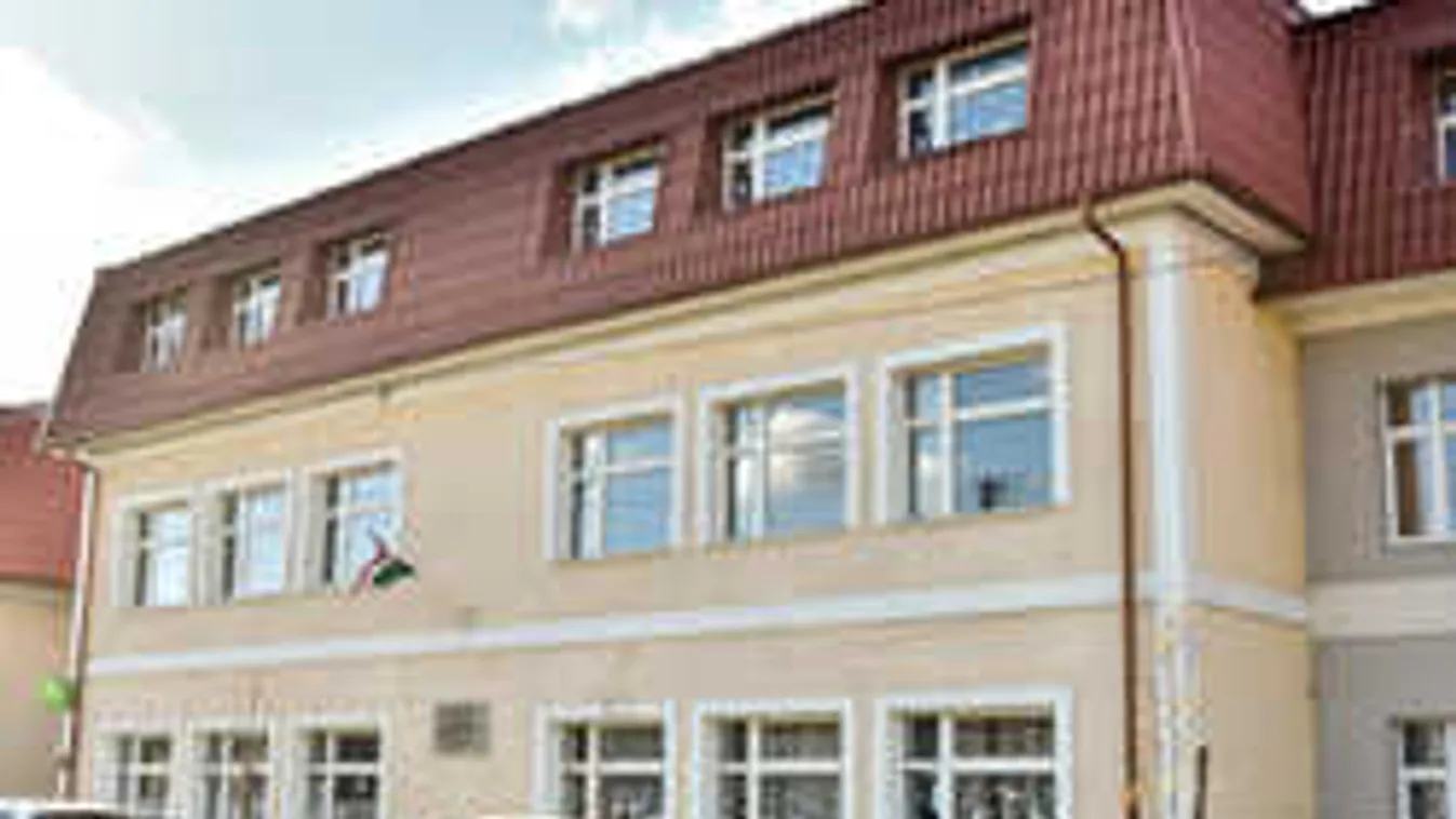 Egy hónappal férje halála után szexelt diákjával a somogyi tanárnő