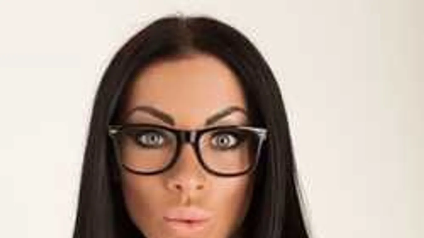 Keményen bevág a nadrág Vokság Virág kerek fenekébe - fotó