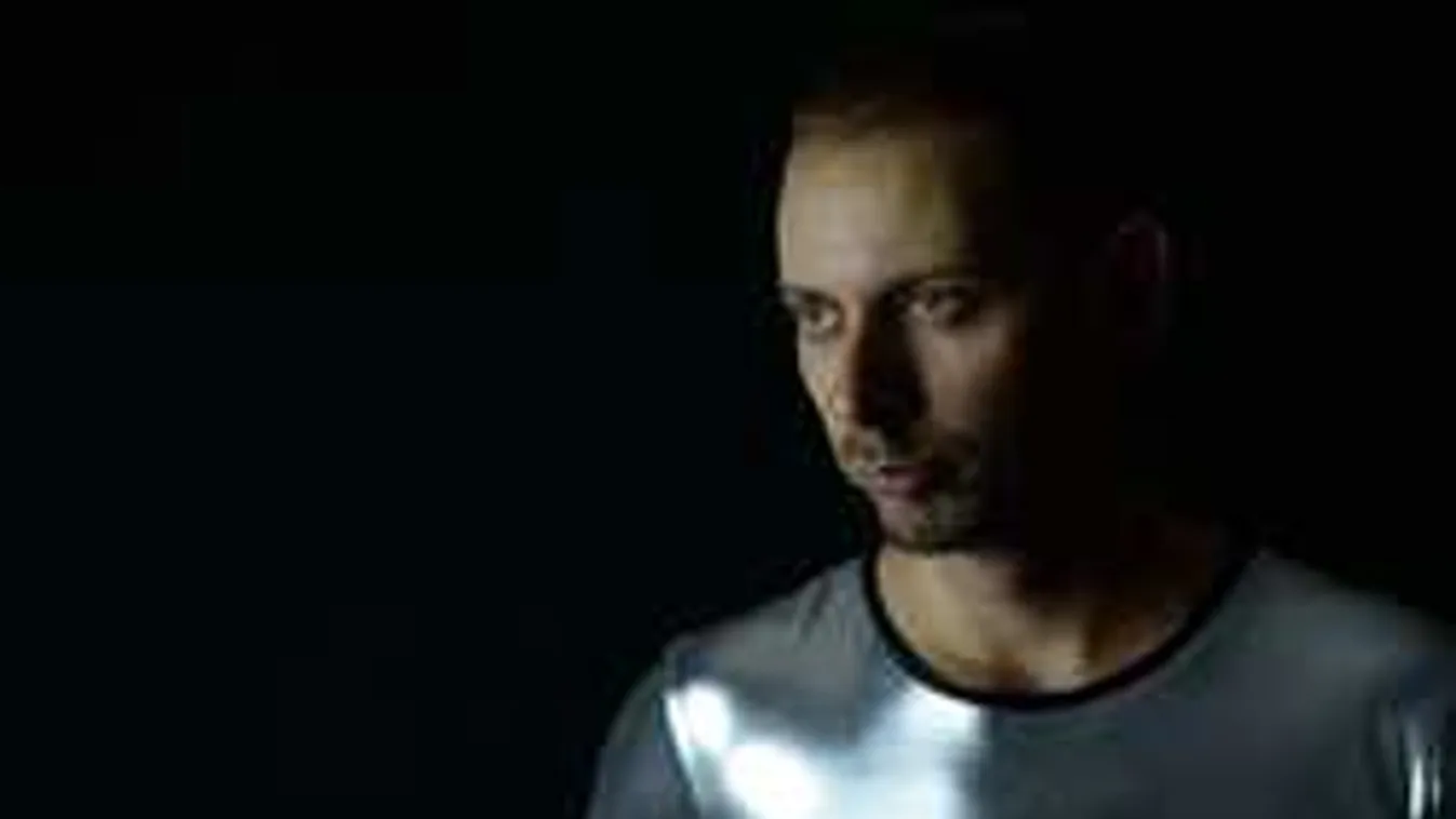 Kínos botránya miatt akadtak ki a rajongók a magyar énekesre