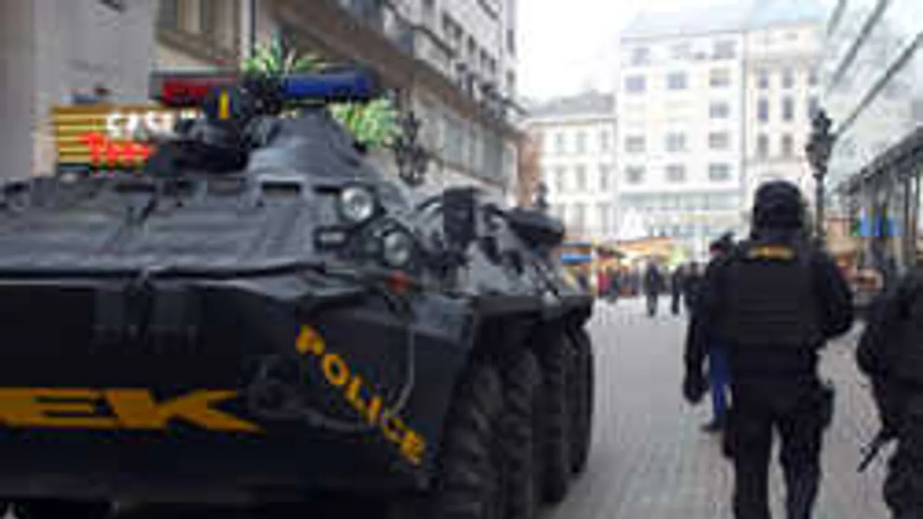 Mikor és miért fújták le festékkel a TEK páncélosát?