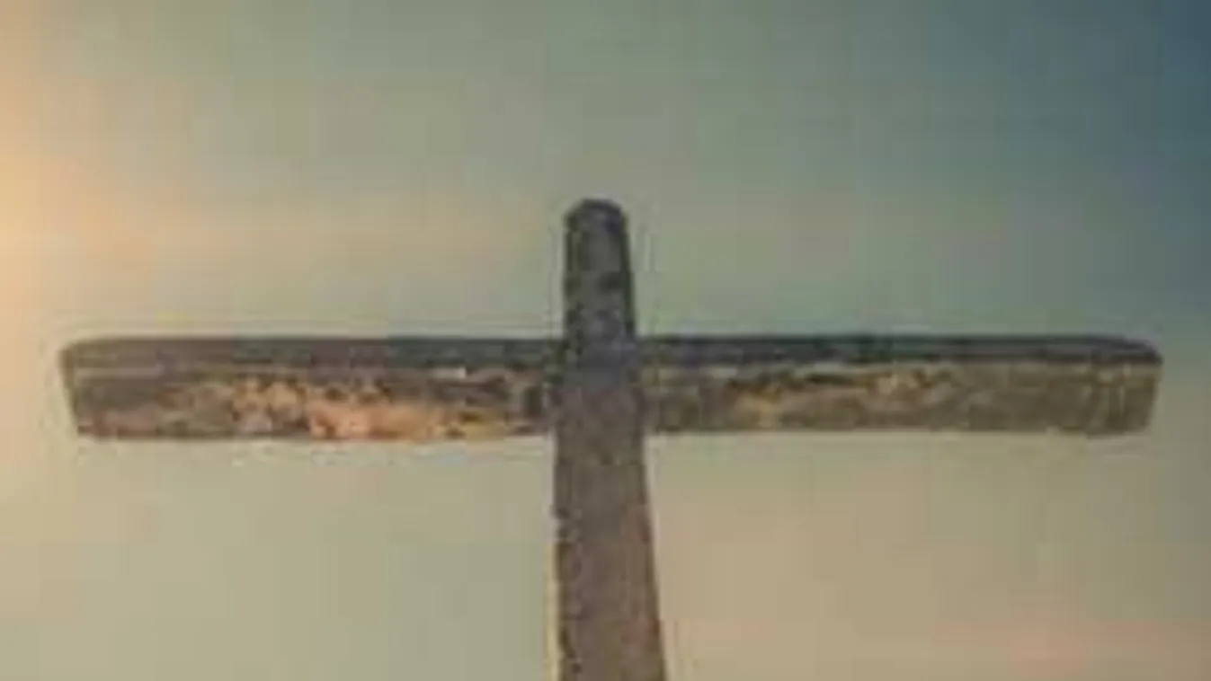 Döbbenet: levetette a keresztet a tárgyaló faláról egy német bíró!