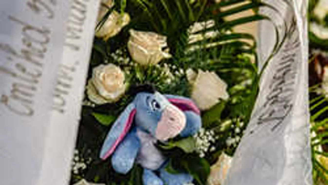 Végső búcsút vettek a szülőágyon elhunyt hármasikres édesanyától