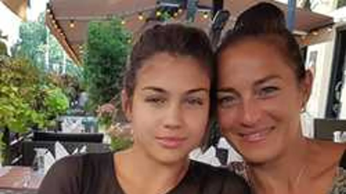 Nehéz pillanatokat élt át a színpadon Fésűs Nelly gyönyörű tinilánya