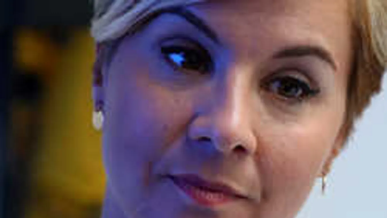 Elképesztő átváltozás, éveket fiatalodott Ábel Anita - Fotó