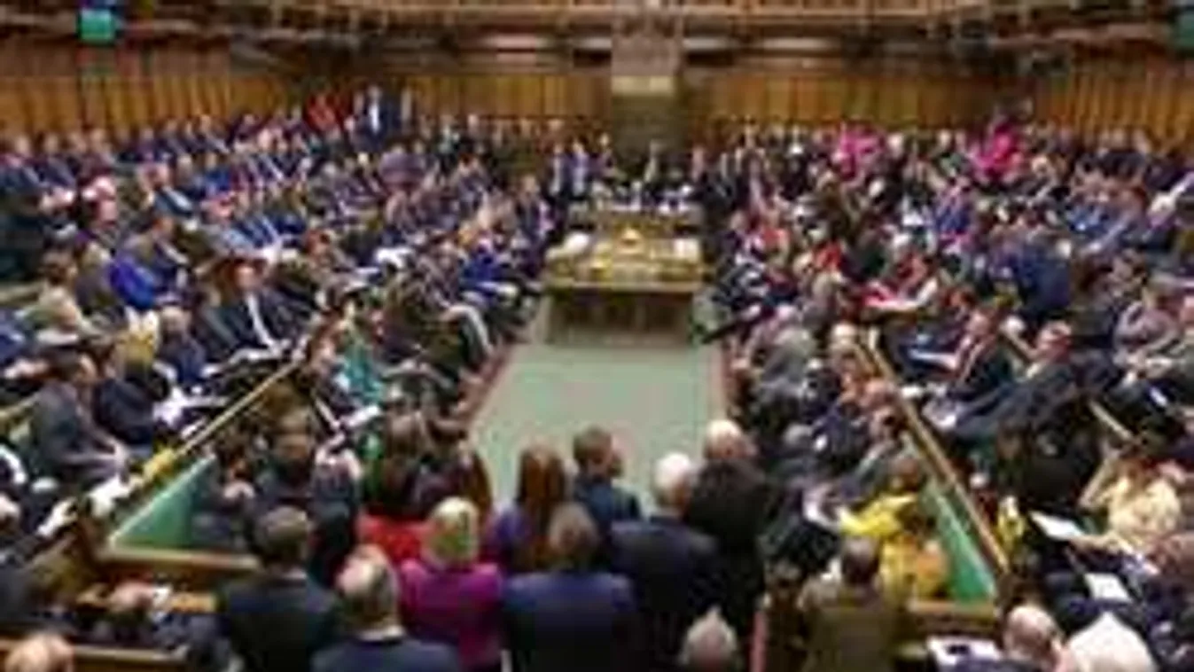 Nevetséges megoldás, megússzák a zaklató politikusok