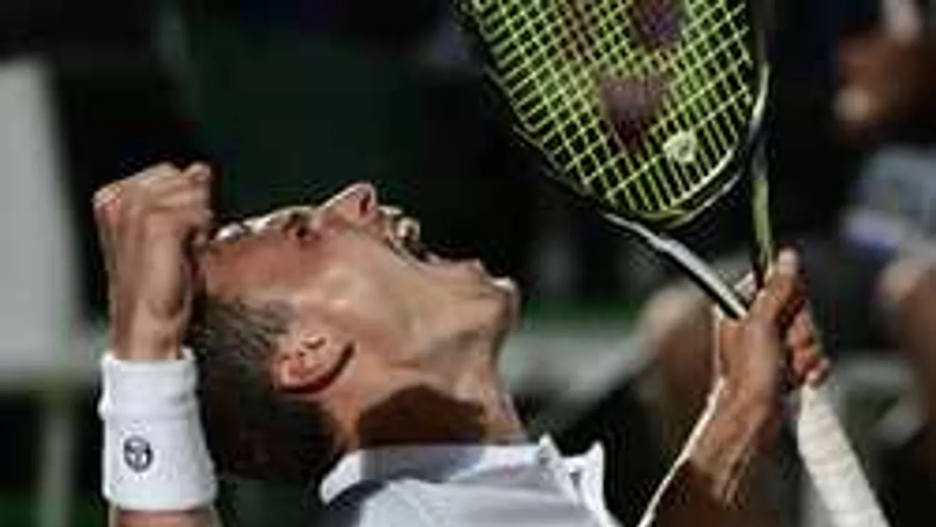 Leleplező fotó, világsztárral lazított a magyar teniszhős