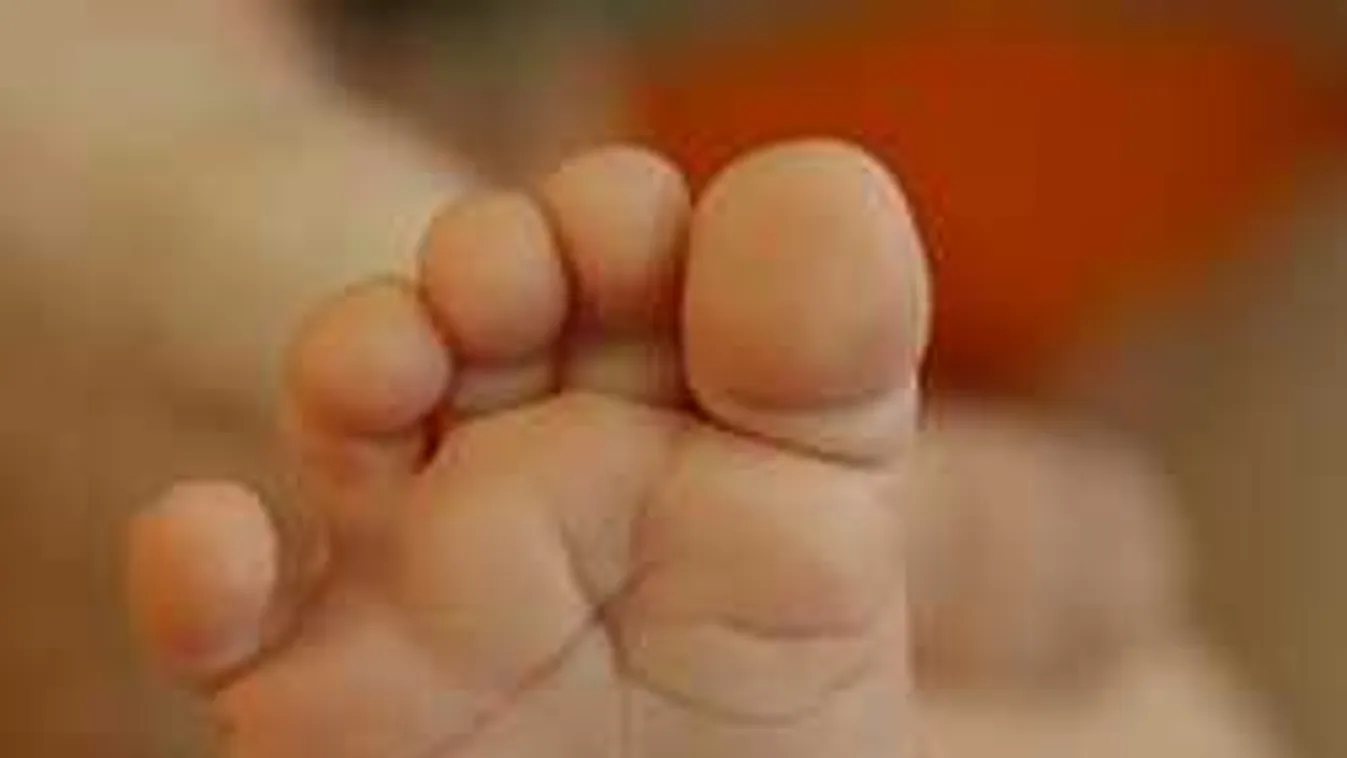 Tragédia, sugárban hányt Csabáék babája, de nem hívtak orvost