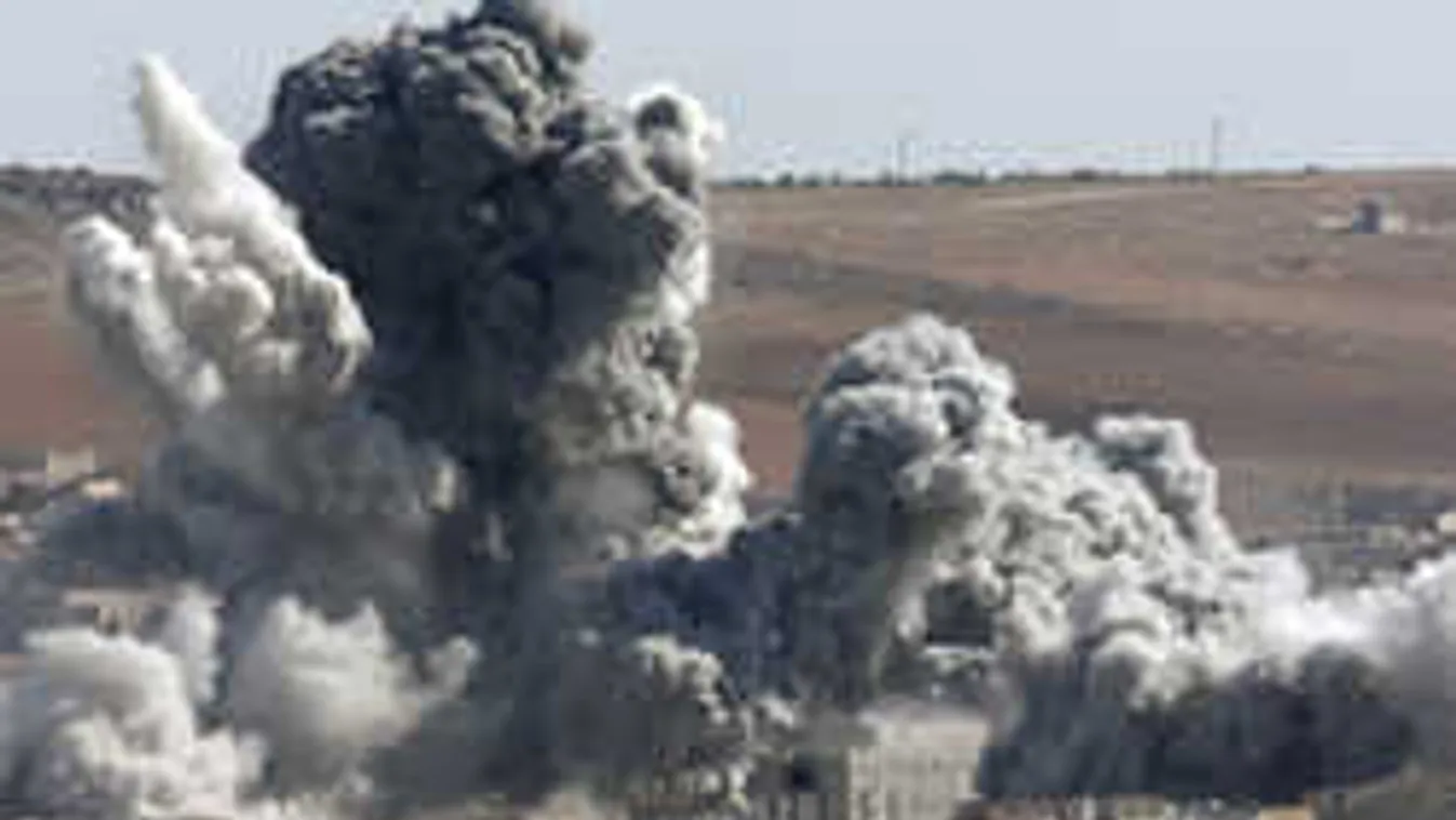 Hihetetlen jelenet, élő adásban érte légitámadás a riportert - videó