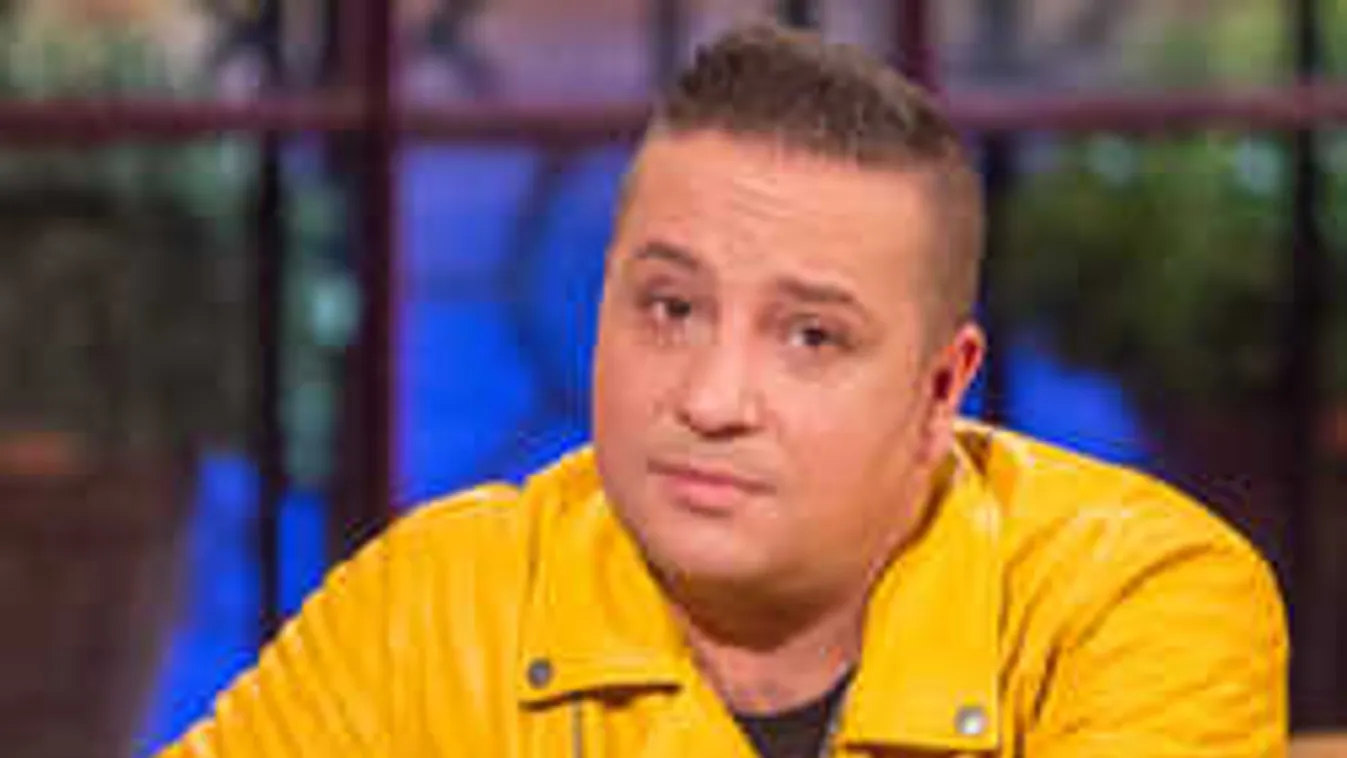 Sokkot kapott: meglopták a népszerű magyar énekest