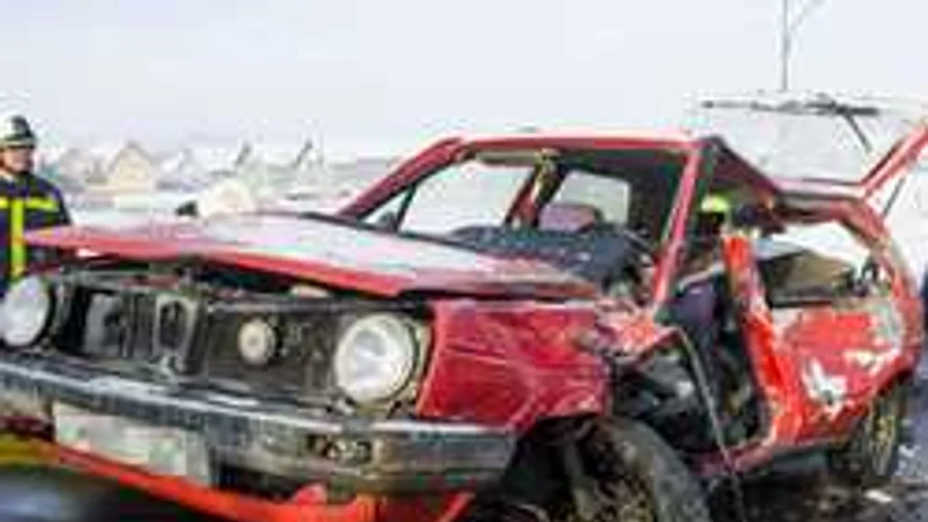 Felkavaró fotók érkeztek a tragikus reggeli buszbalesetről