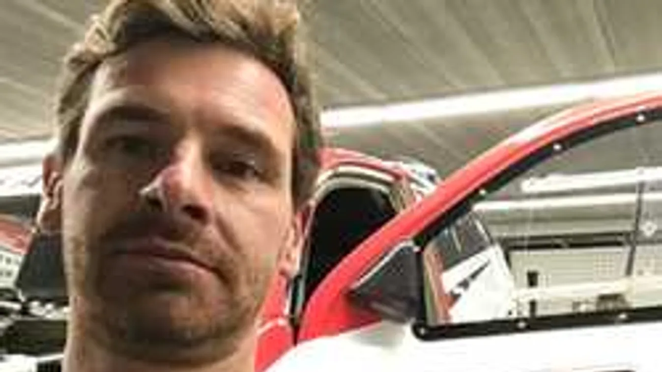 Nagy a baj? Mentőhelikopter vitte kórházba a világhírű fociedzőt