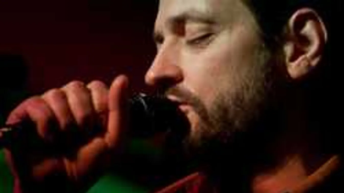 Százezreket utaltak a kolduló magyar zenésznek