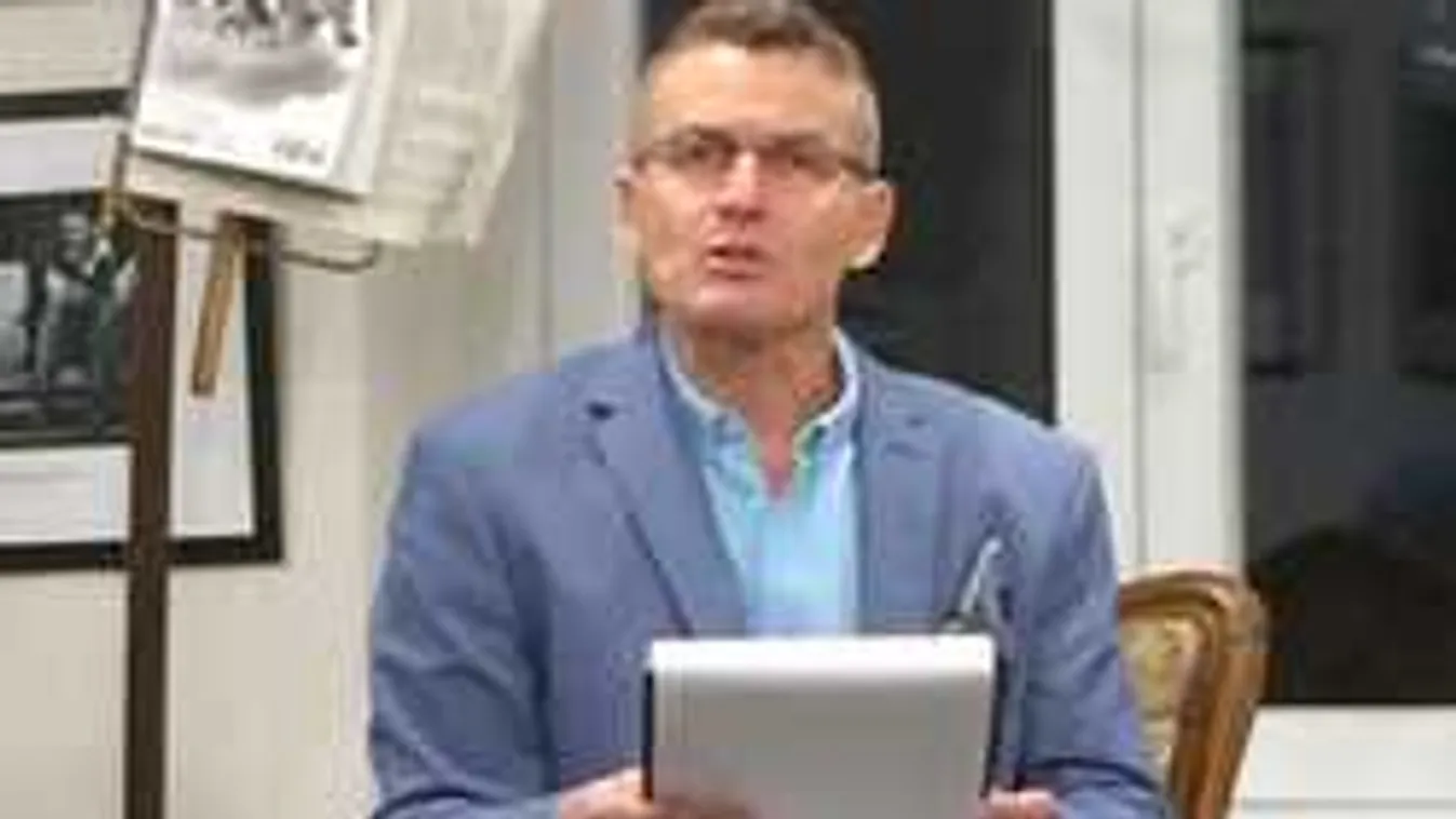 Fiatal kislány buktatta le Rékasi Károly rongáló fiát