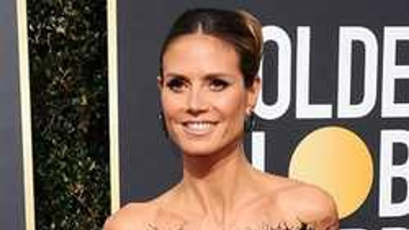 Leszbicsókkal köszöntette egymást a két dögös szupersztár - Videó