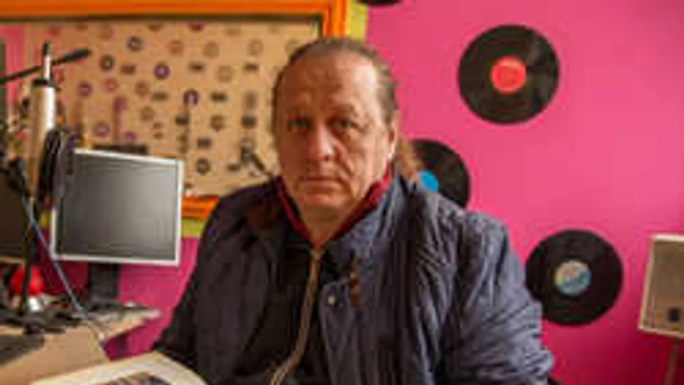 Göndör fürtök barátsága: régi fotó Zámbó Árpyról és Balázs Paliról