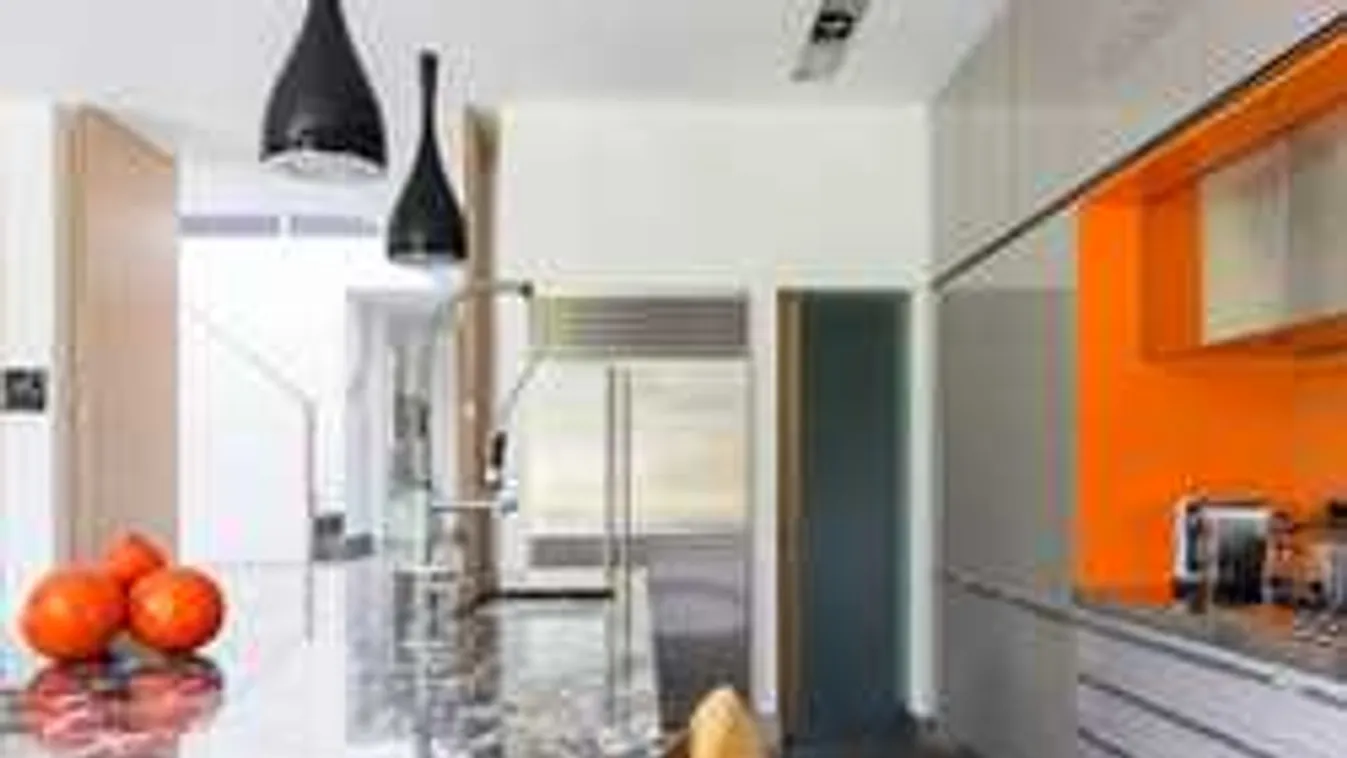 Alig hitt a szemének a magyar férfi: furcsa dolog fénylett a konyhában