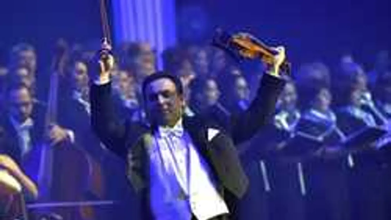 Mága Zoltán világhírű énekesekkel ünnepelte az Újévet