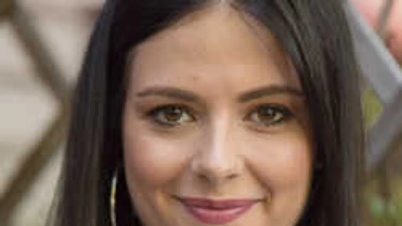 Miből lesz a cserebogár: így nézett ki gyerekként a magyar énekesnő