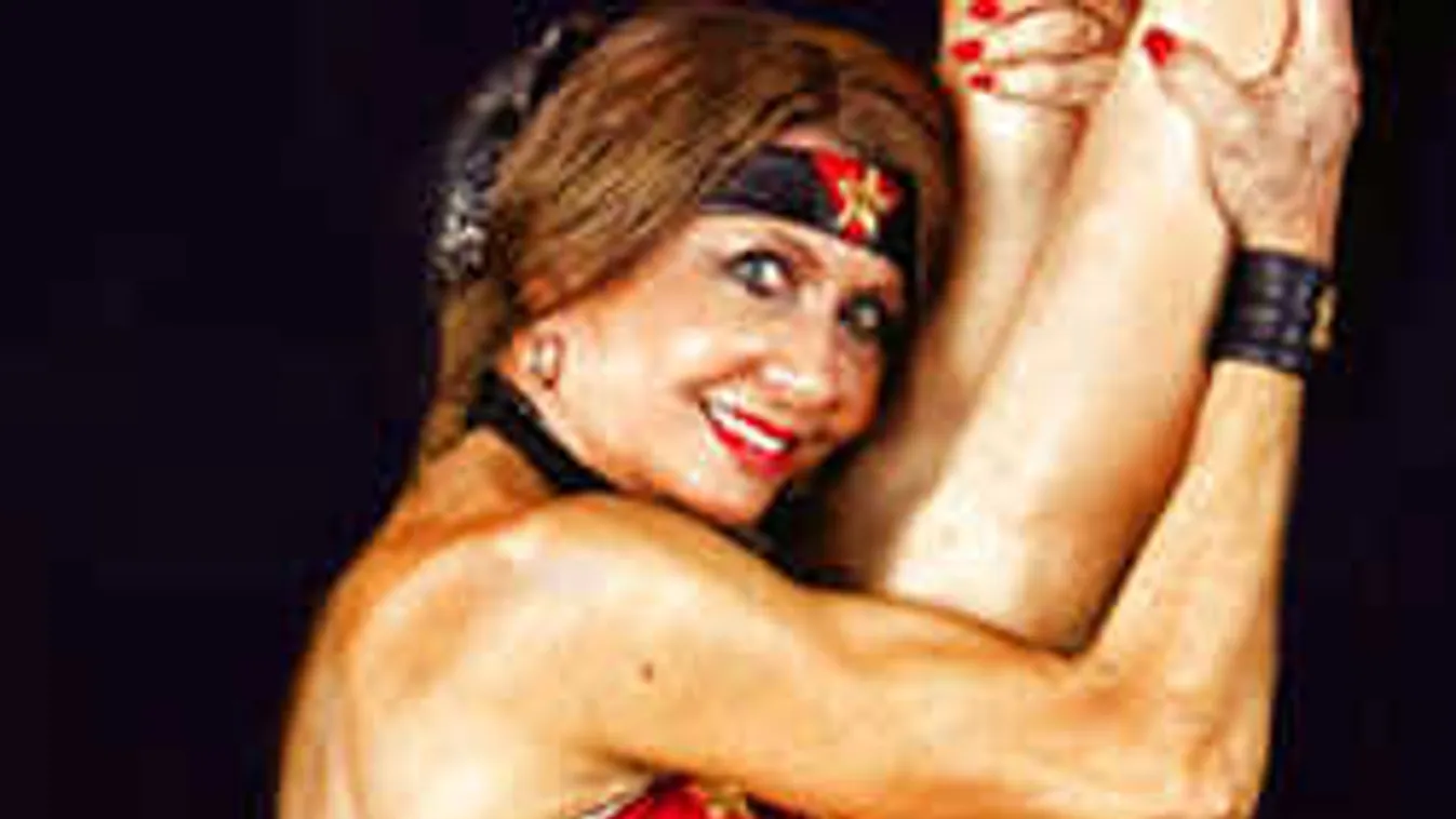 Döbbenetes, amit ez a feszes testű rúdtáncosnő művel, nem hiszed el