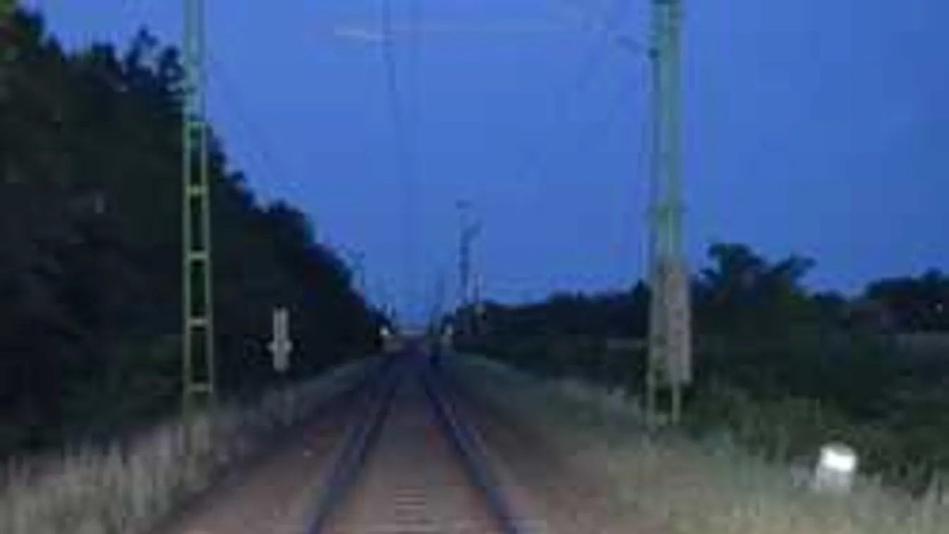 Ijesztő látvány a síneken: a semmiből került vonat elé a magyar férfi