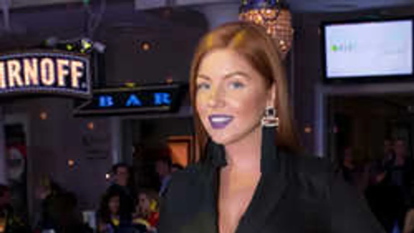 Brutális mellek, mindenét kipakolta Tolvai Reni