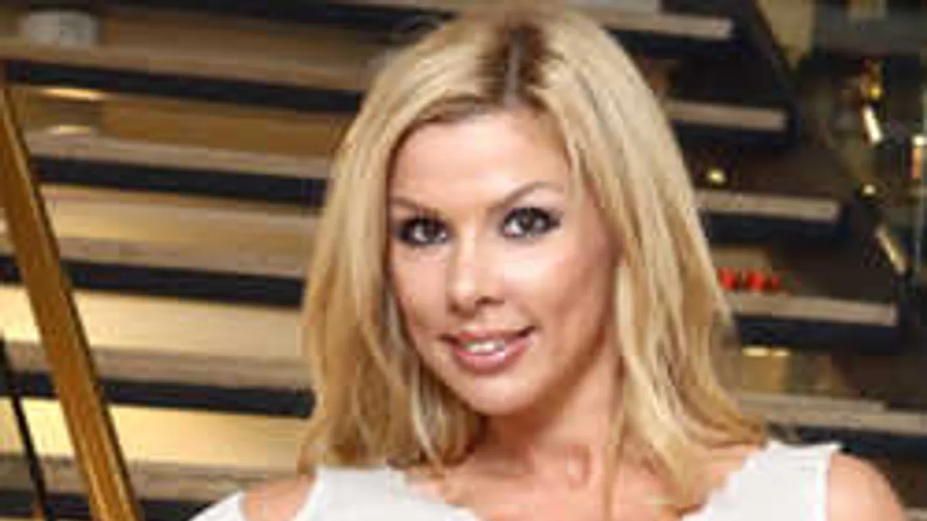 Szexi bodyban terpesztett hatalmasat Pirner Alma