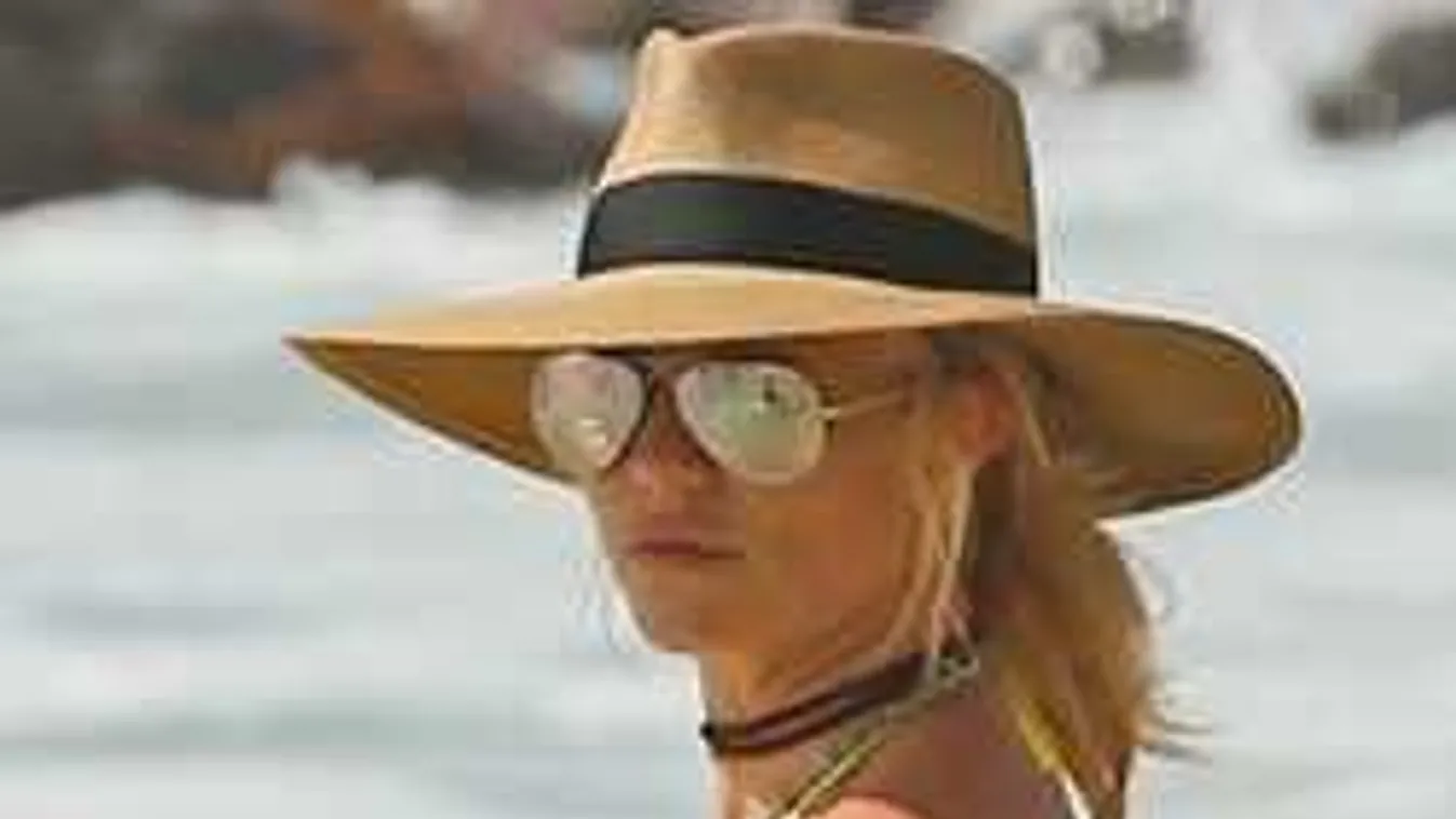 A bikinis Britney olyat mutatott, ami váratlanul ért mindenkit - Fotó