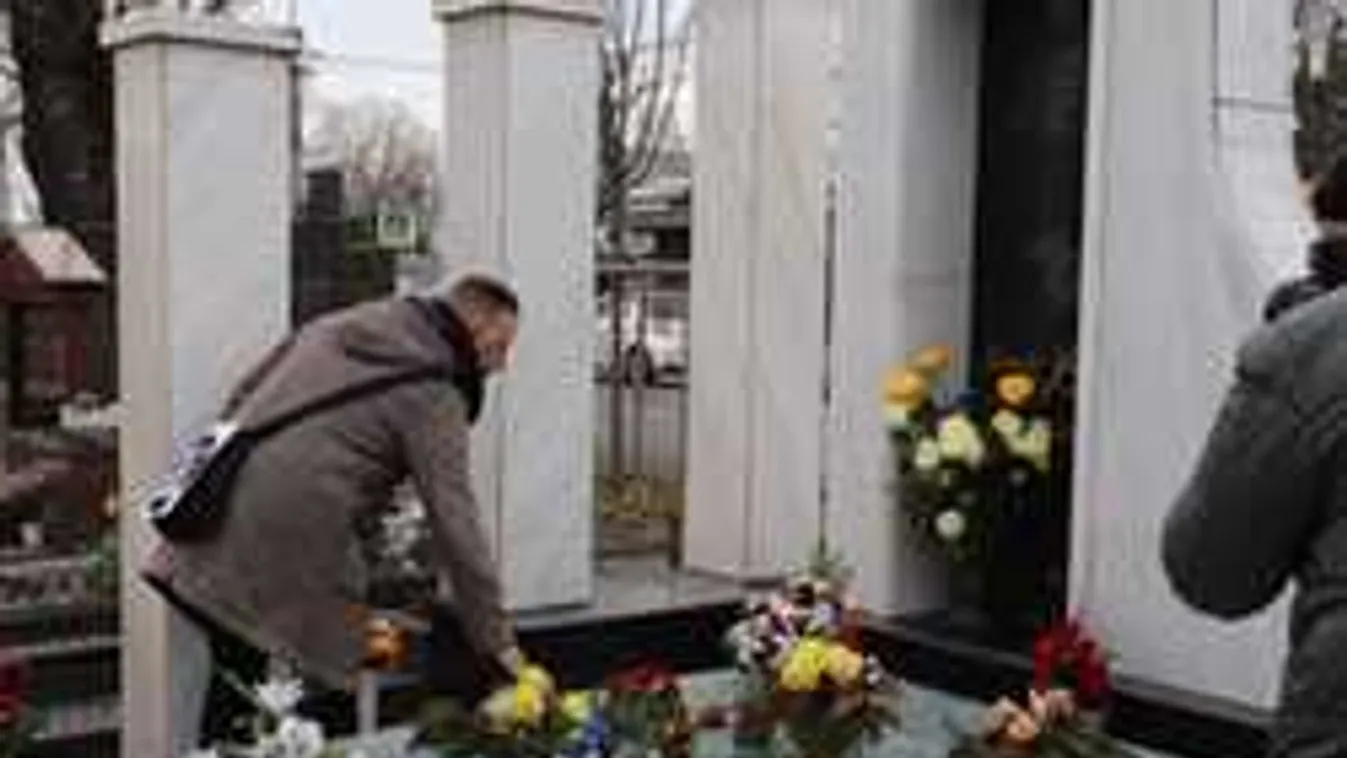 Egy legenda vége: Alig lézengtek Jimmy sírjánál az évfordulón