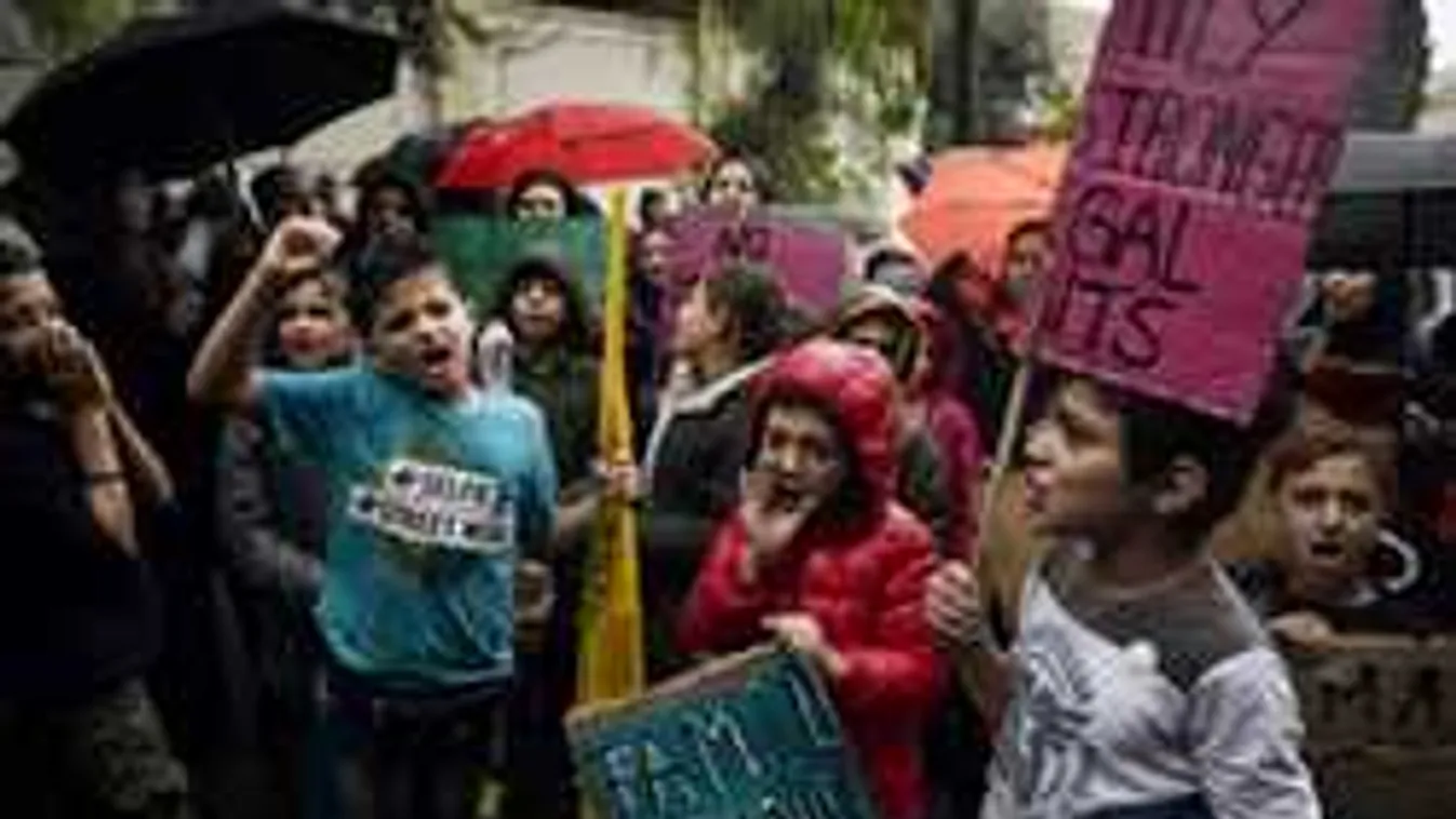 Újabb városnak lett elege a migránsokból