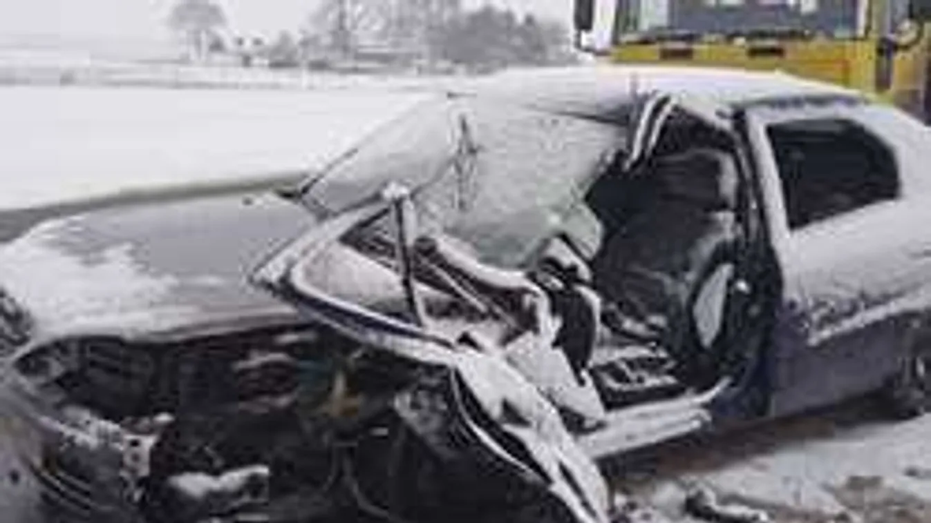 Brutális fotó jött az M2-esen történt balesetről