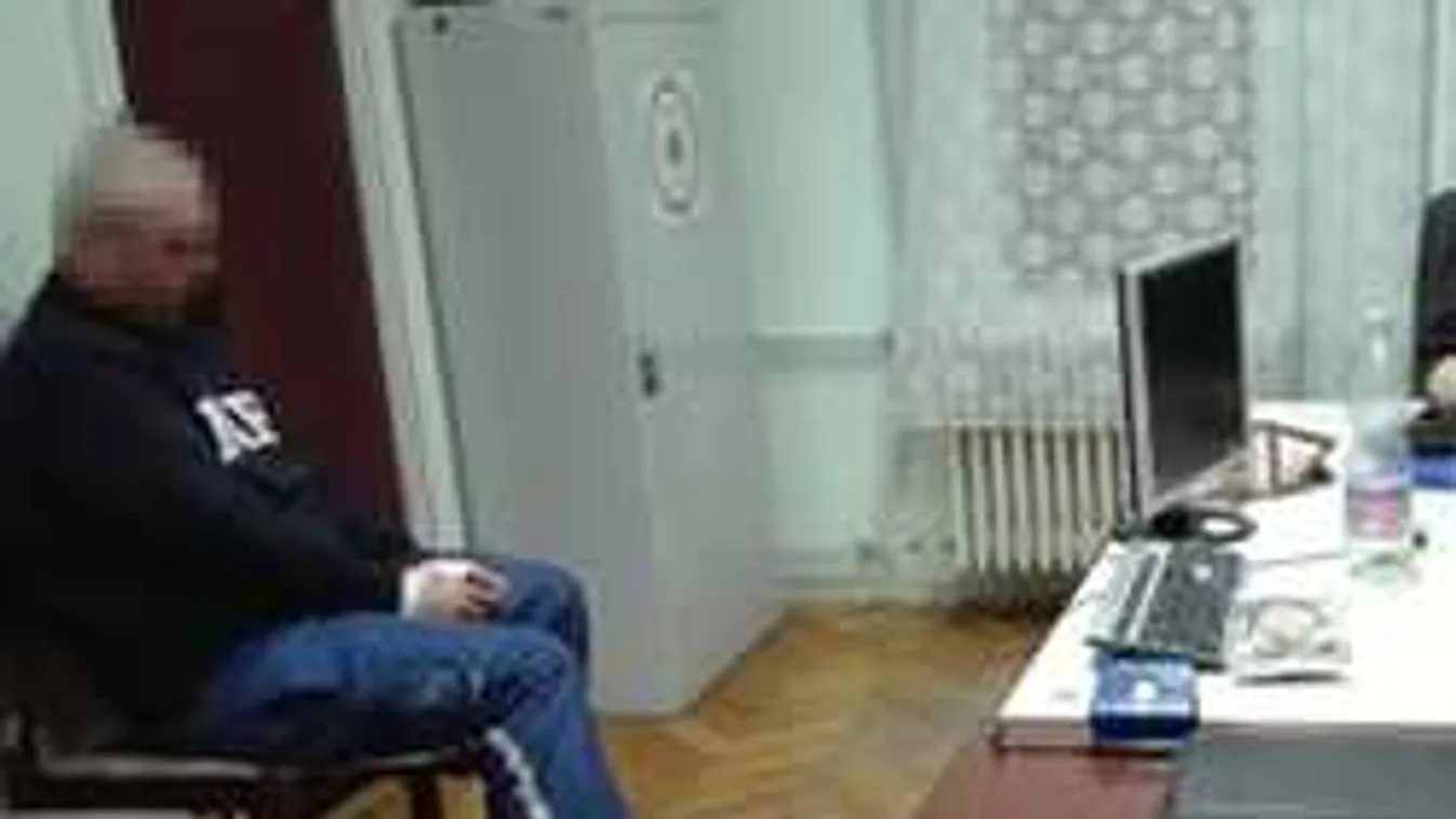 Leszúrta édesapját, akinek a szabadságát köszönhette