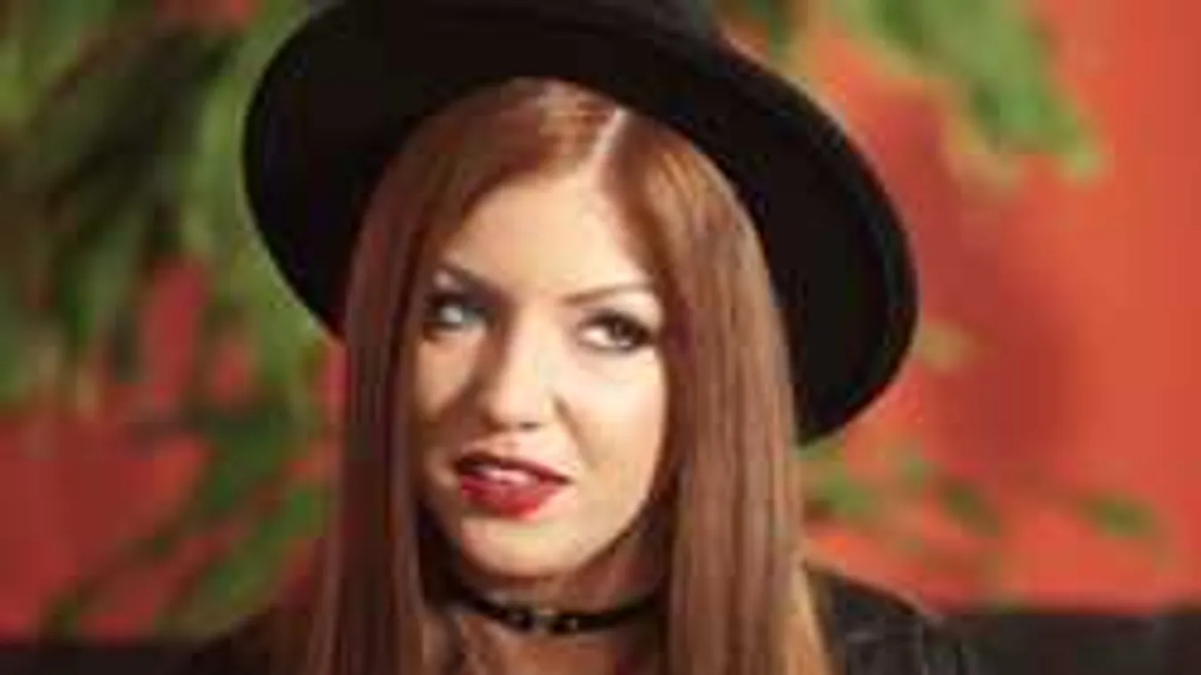 Így még biztos nem láttad a meztelen és vizes Tolvai Renit +18