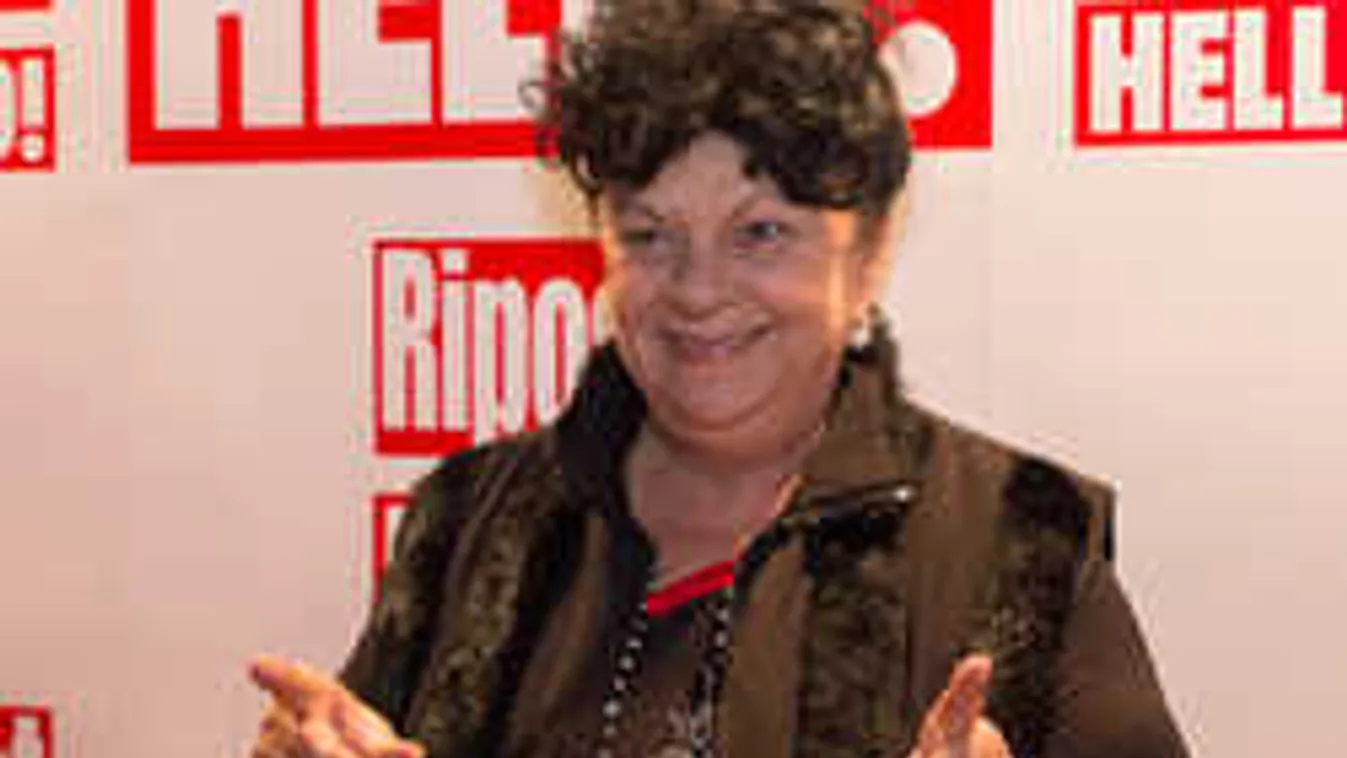 Kolbásszal kényezteti magát a Kossuth-díjas énekesnő -videó