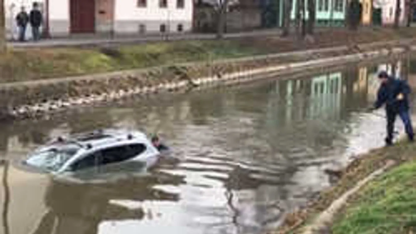 Csatornába csúszott egy sofőr nélküli autó + videó!