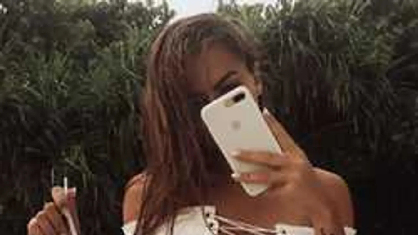 Gátlástalan, félmeztelenül sütteti magát a vadító Viktoria - Fotók