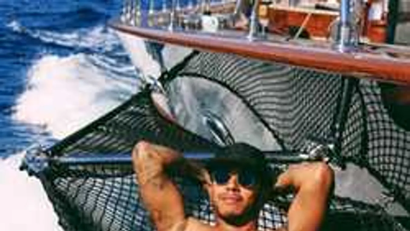 Visszavonulhat Hamilton? Reagált a hírekre a Forma-1-sztár főnöke