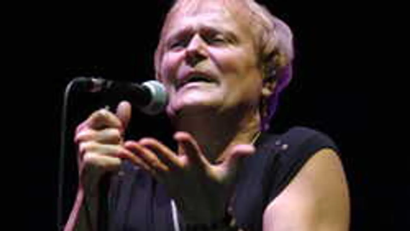 Mindenhol állítólagos unokáját látja majd D. Nagy Lajos- Fotó