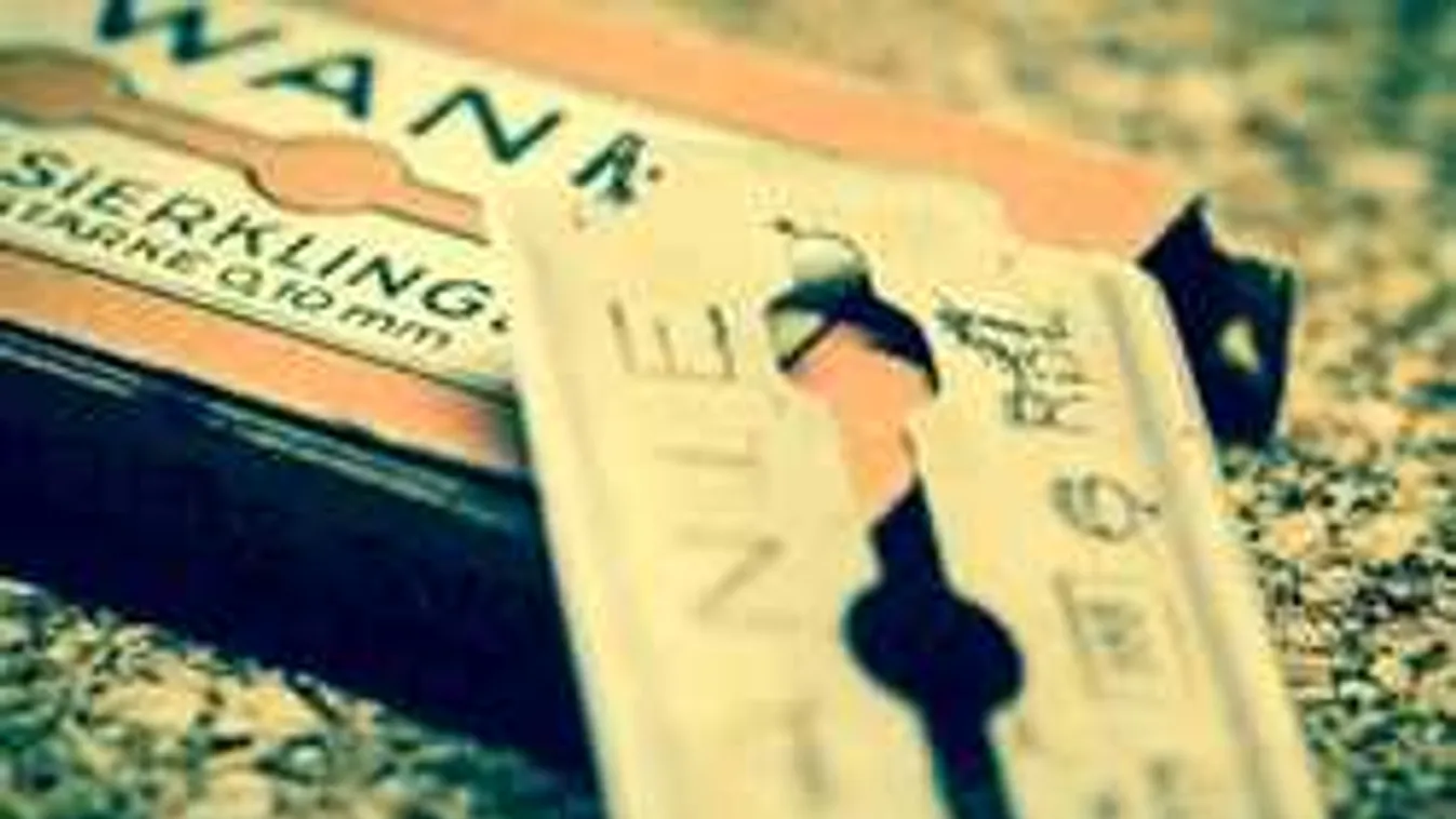 Bíróságon vágta el a torkát a lányát megerőszakoló apa