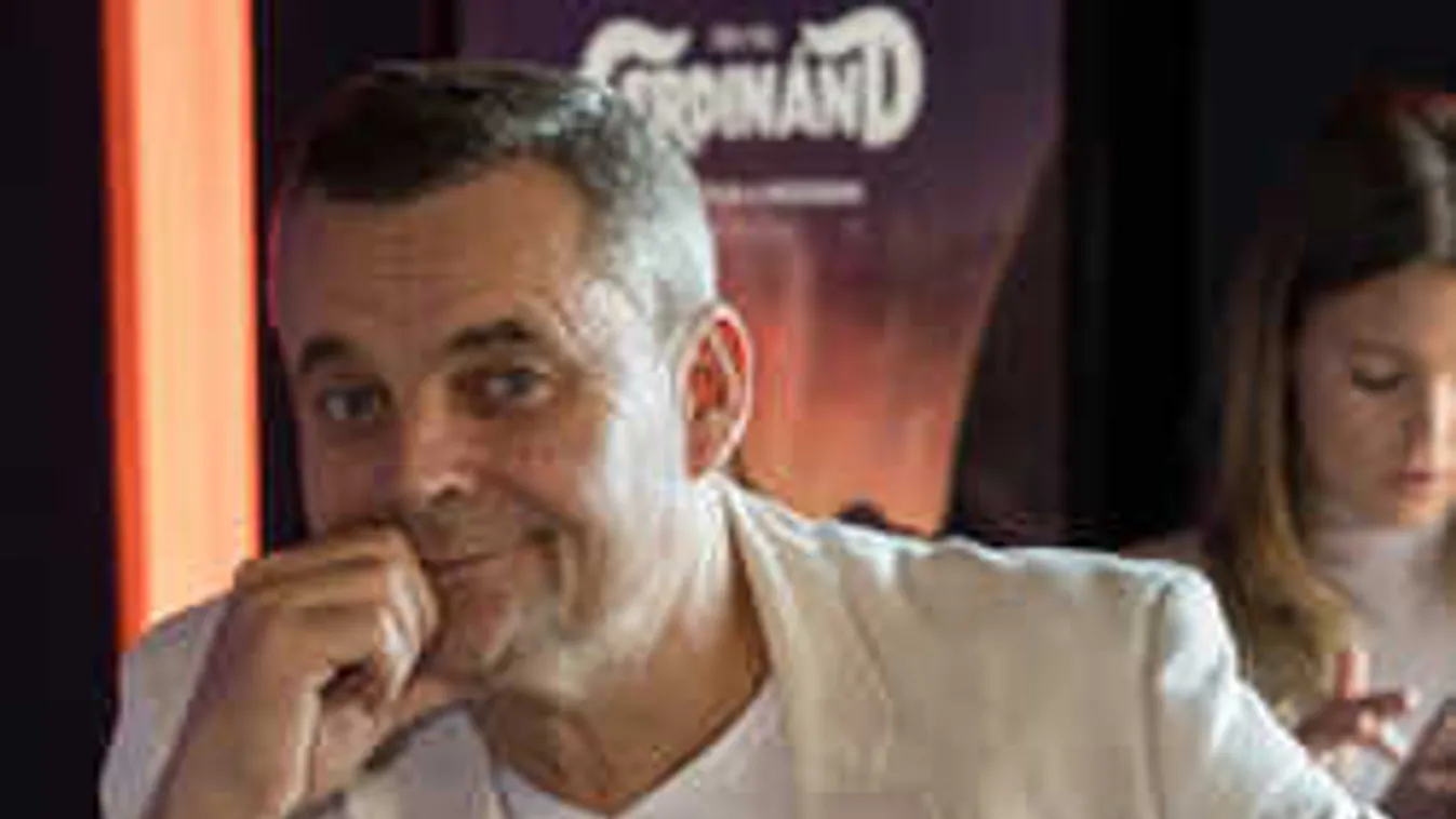 Túl az ötvenen újra esküvőt és gyereket tervez a magyar színész