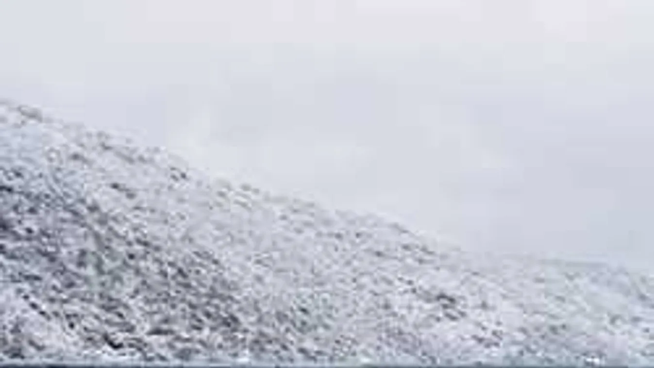 Kettészakad az ország, hófúvással sújt le az időjárás